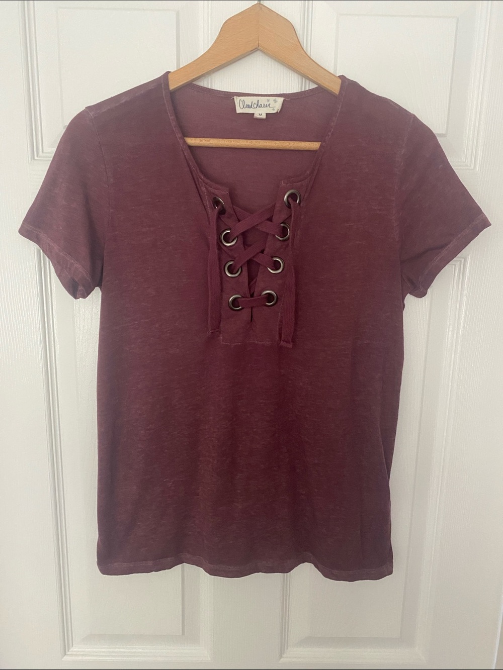 Cloud Chaser Women’s Lace-Up Short Sleeve Tee in Plum Purple Size Medium